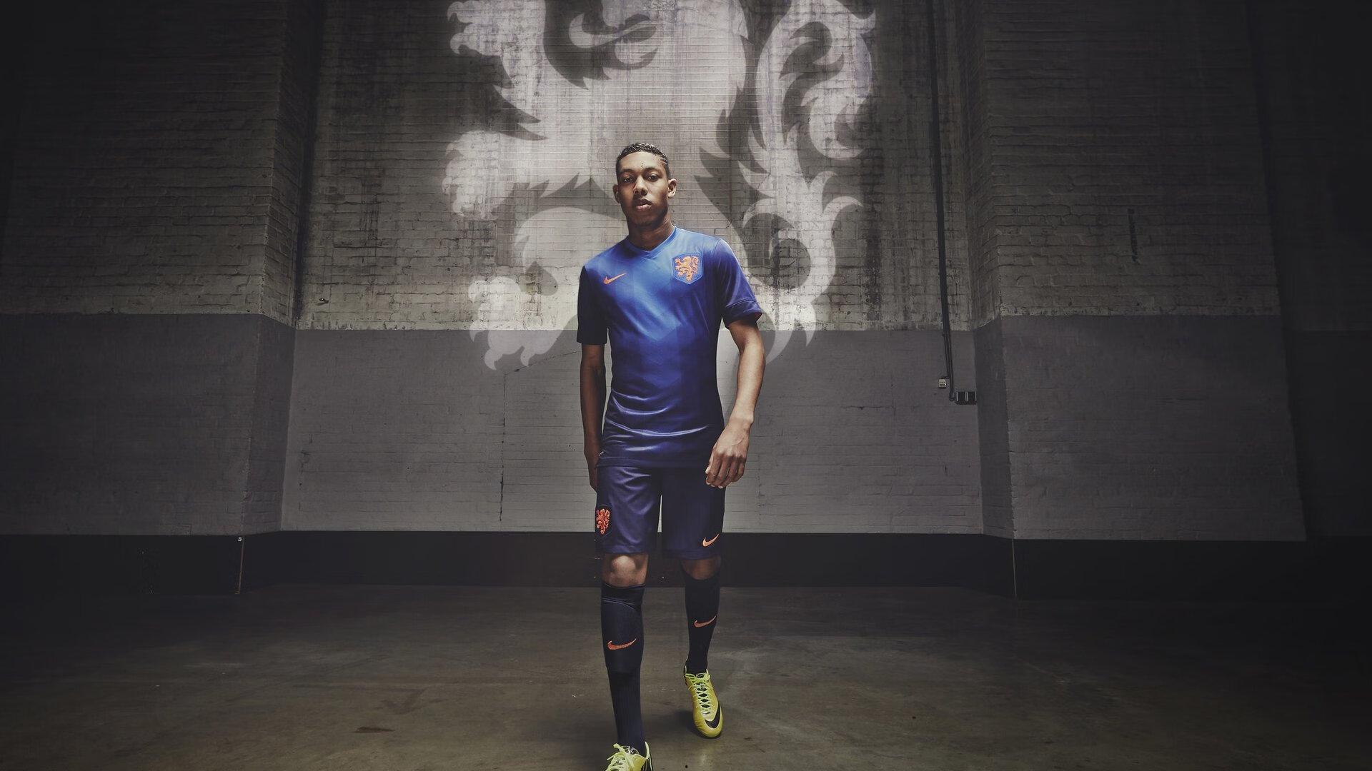 远藤航的防守哲学，从中卫到利物浦全能中场的华丽转身，位置灵活